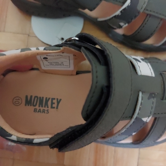 Boy sandals size 10 nwt - Picture 3 of 3